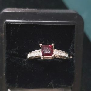 Silver Tone Ring w/Square Garnet & CZ Chips on the sides